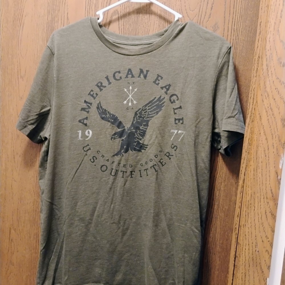American Eagle Outfitters Olive Graphic Tee